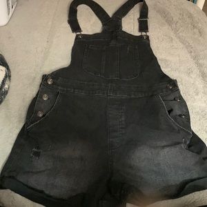 overall shorts, XL (15-17) great condition lightly worn
